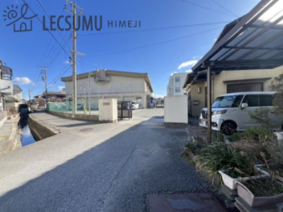 姫路市飾磨区阿成鹿古/中古戸建の前面道路含む現地写真