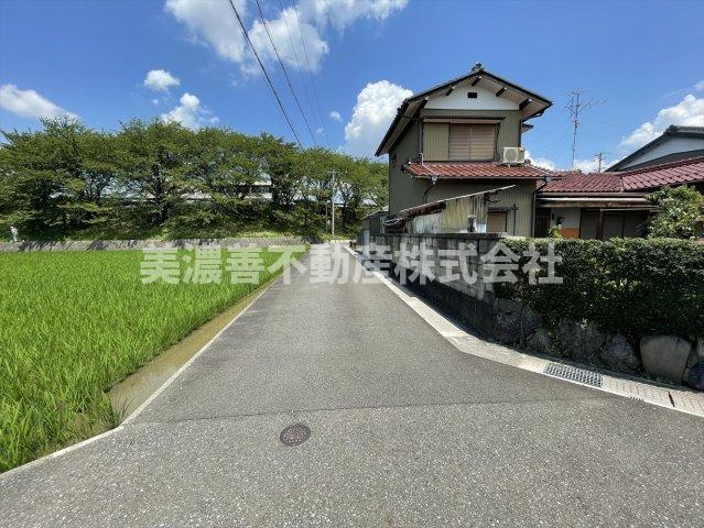 ６６４５０　大垣市墨俣町墨俣土地の前面道路含む現地写真