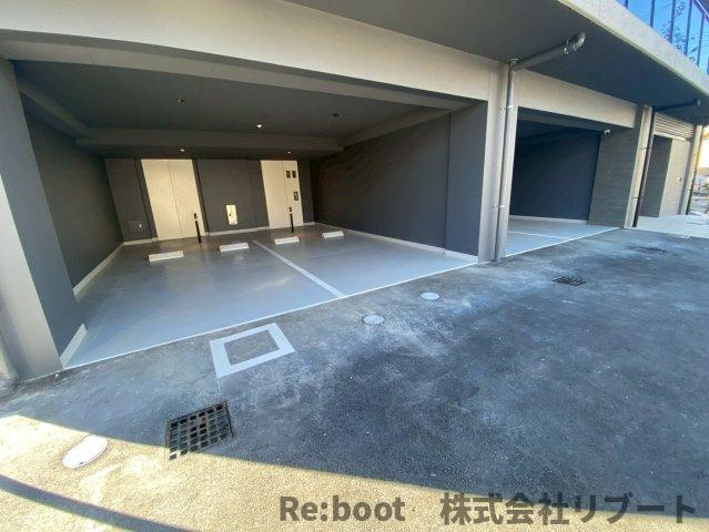 Alivis浦安の駐車場
