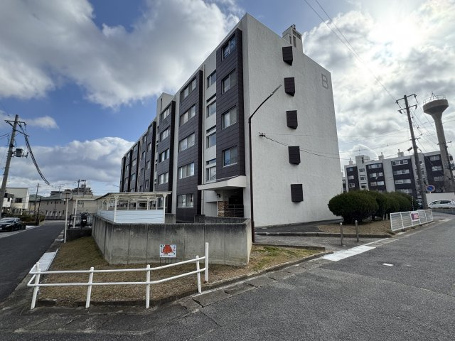 想定年間賃料54万　想定利回り13.84％　鉄筋の外観