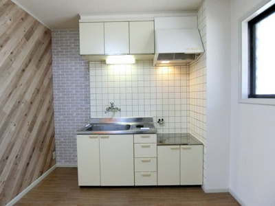 【キッチン】 | エーデルハイムC | ※参考写真※換気のできる窓のあるキッチン☆場所を取るお鍋やお皿もすっきり収納できます♪