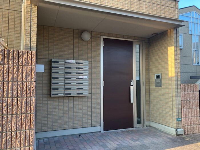 グラッサ新広のエントランス