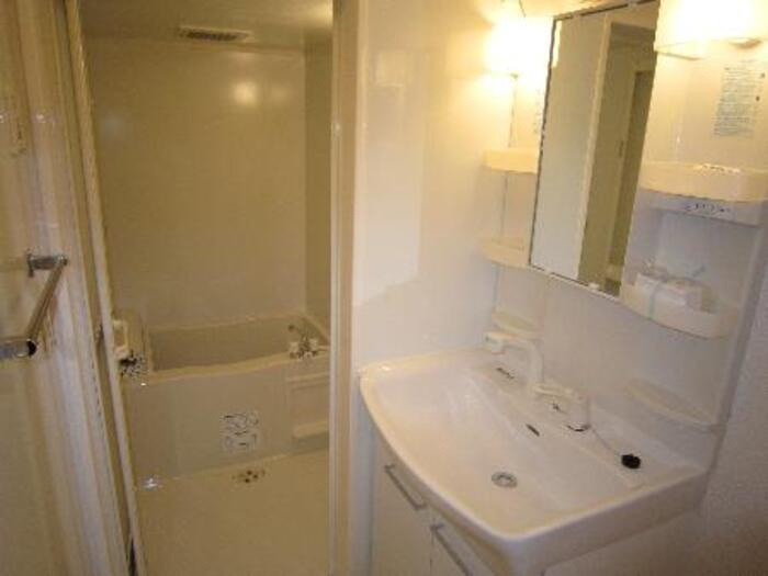 グラッサ新広の洗面所