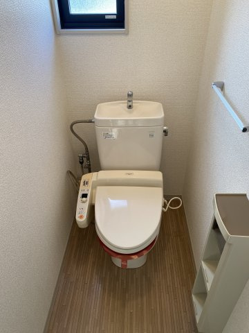 ルミエールＢのトイレ|※同じタイプの間取です。実際の色や建具は異なります。