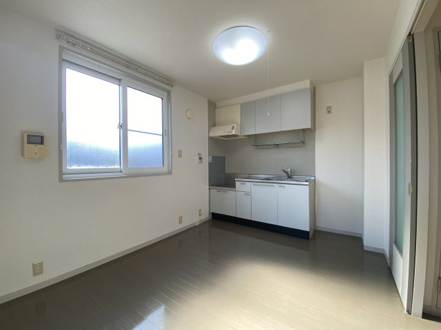ルミエールＢのキッチン|※同じタイプの間取です。実際の色や建具は異なります。
