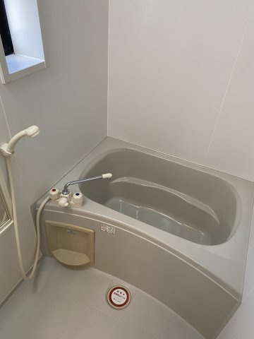ルミエールＢの浴室|※同じタイプの間取です。実際の色や建具は異なります。