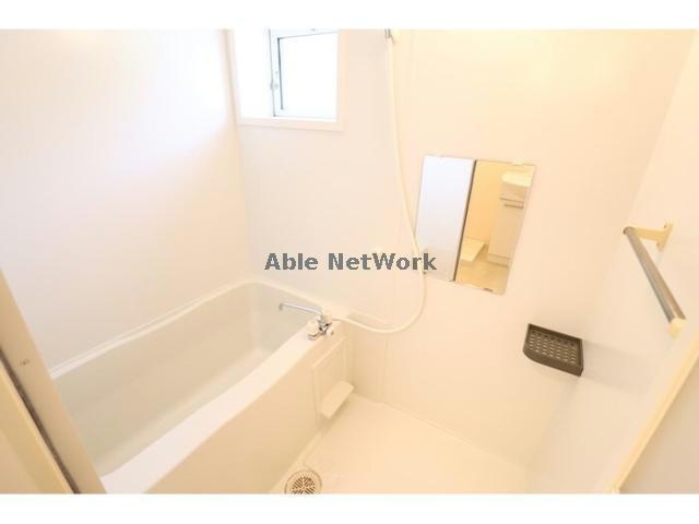 パークヒルBの浴室|窓付きのお風呂です！