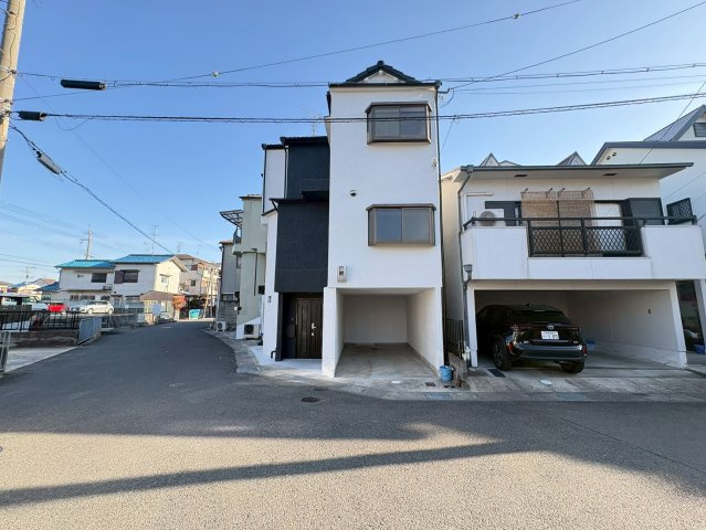 長岡京市西の京の前面道路含む現地写真|周辺は落ち着いた街並みが広がります◎