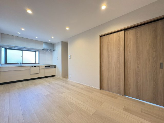 長岡京市西の京の居間・リビング|ダウンライトがほどよく温もりのある雰囲気を演出します◎