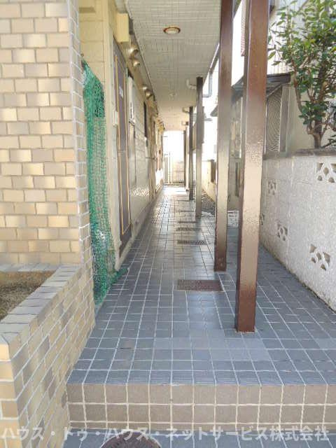 ゼフィランサス五香のエントランス