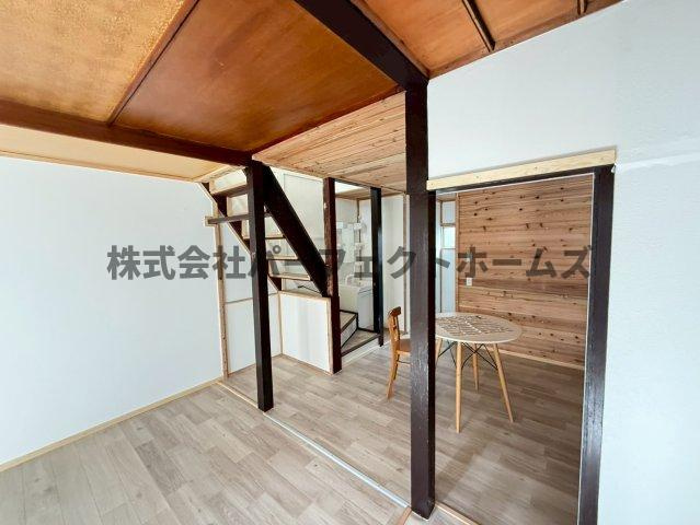 香里南之町戸建　賃貸の居間・リビング|使いやすいリビングです