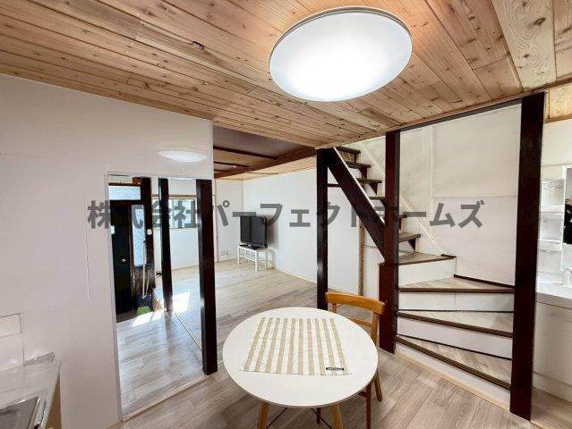 香里南之町戸建　賃貸の居間・リビング|こちらの居間で趣味の時間をお楽しみください