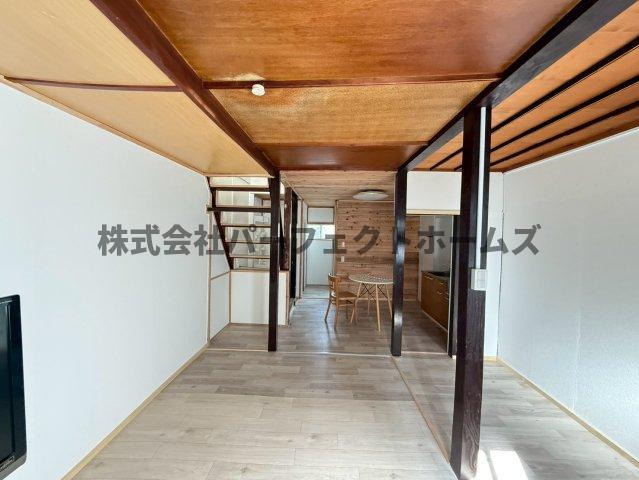 香里南之町戸建　賃貸の居間・リビング|ゆったり過ごせる居間です