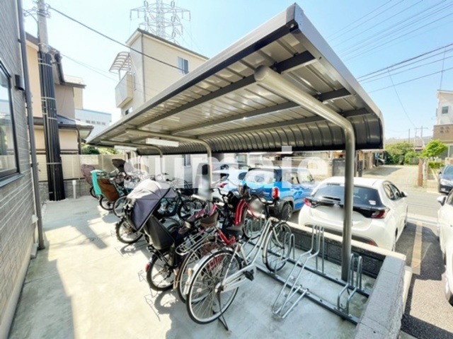 エクセレントヒルズのその他共用部分|屋根付き駐輪場です。