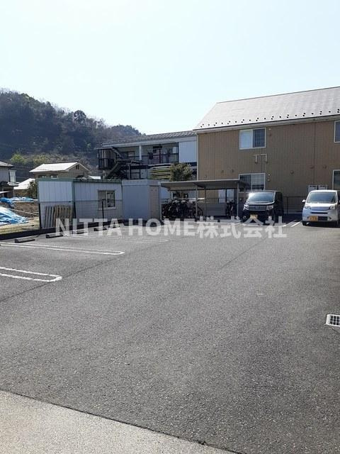 メゾンプラティークの駐車場|敷地内に駐車場も完備◎