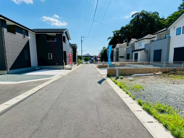 よかタウン／菊池郡大津町大字大津6・7・8期／8号棟の前面道路含む現地写真