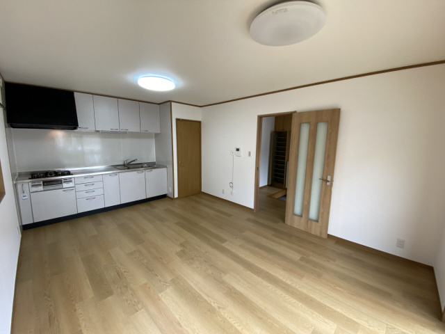 本山中町レンタルハウスの居間・リビング