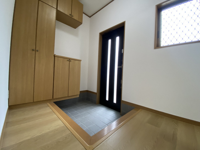 本山中町レンタルハウスの玄関