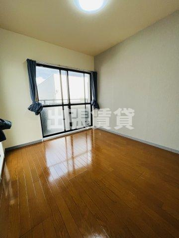 仲介手数料0円！Ｅ－ＳＴＯＲＹ黒川の居間・リビング