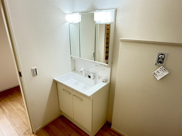 川越市山田1期 　新築一戸建て　2号棟の独立洗面台|独立洗面台で身支度をすべて済ませてしまいましょう