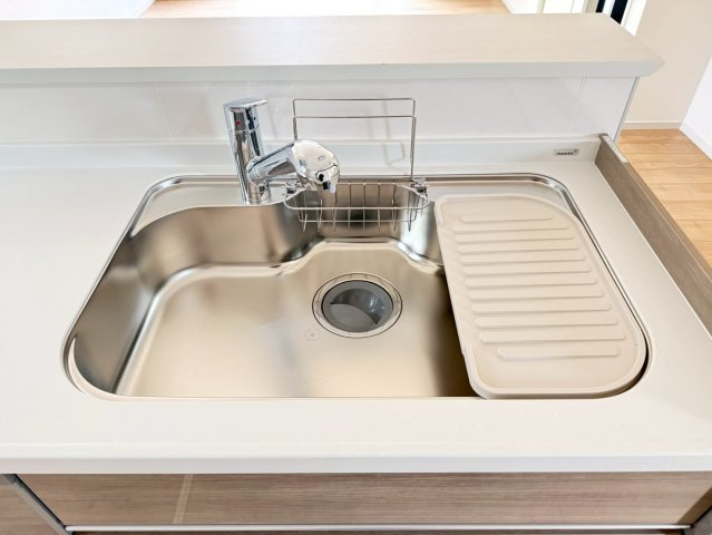 川越市山田1期 　新築一戸建て　2号棟のキッチン|コンパクトなキッチンで掃除もラクラク