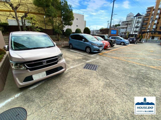 R7,12月リノベーション完了！エスポア八事二号館の駐車場|敷地内駐車場には、屋外式と屋内式があります
