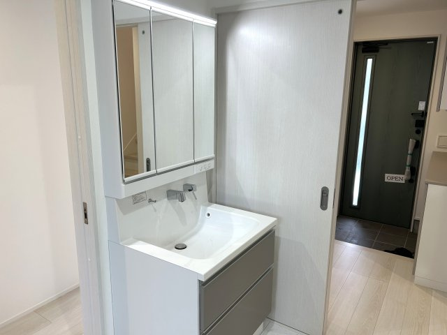 阿賀野市保田≪CUSMO川原田≫の独立洗面台