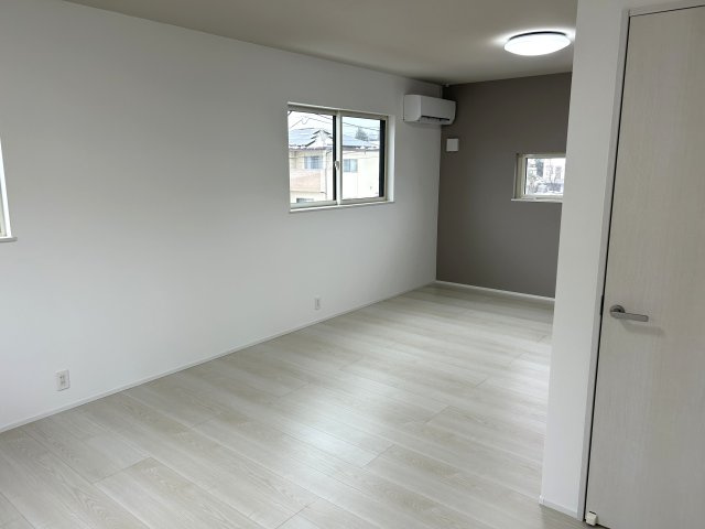 阿賀野市保田≪CUSMO川原田≫の洋室