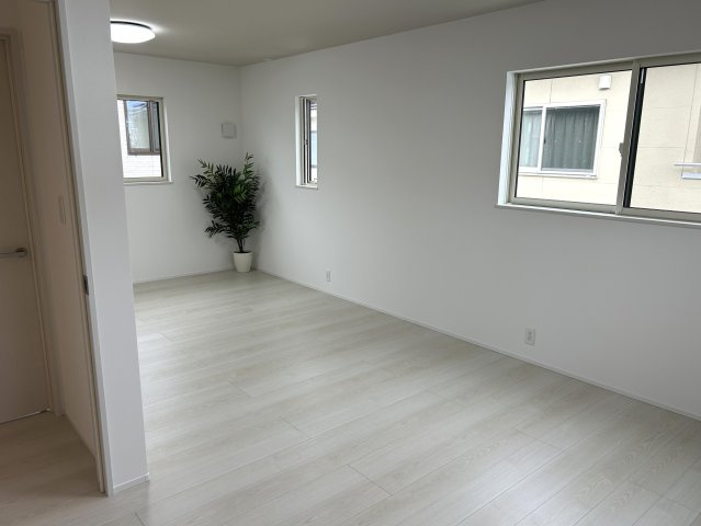 阿賀野市保田≪CUSMO川原田≫の居間・リビング