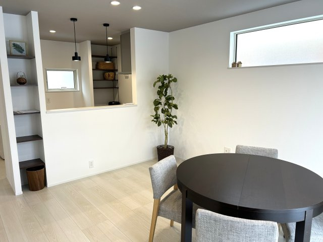 阿賀野市保田≪CUSMO川原田≫の居間・リビング