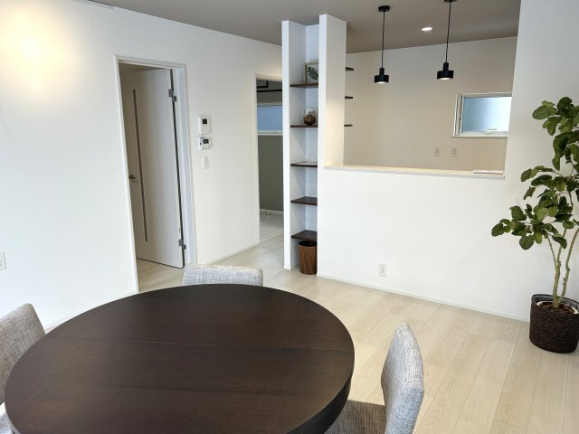 阿賀野市保田≪CUSMO川原田≫の居間・リビング