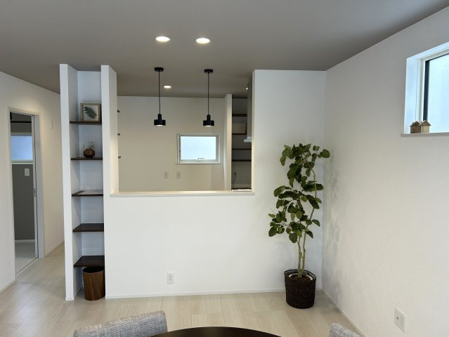 阿賀野市保田≪CUSMO川原田≫の居間・リビング