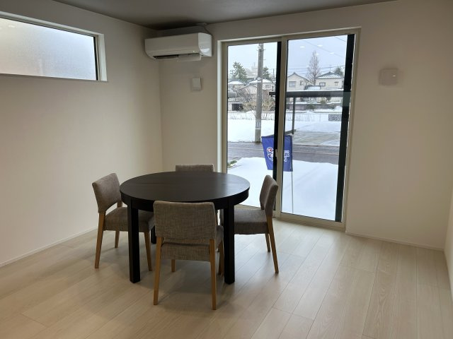 阿賀野市保田≪CUSMO川原田≫の居間・リビング