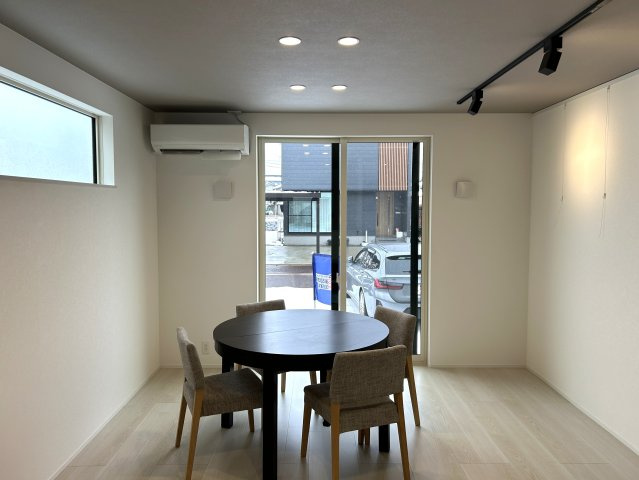 阿賀野市保田≪CUSMO川原田≫の居間・リビング