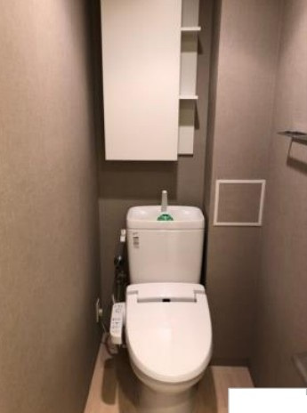 【トイレ】 | ＢＥＬＩＳＴＡ板橋浮間舟渡 | 白を基調とした清潔感があるトイレ。温水洗浄便座付きです。