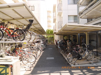【その他共用部分】 | 敷地内に便利なバイク置場があります。