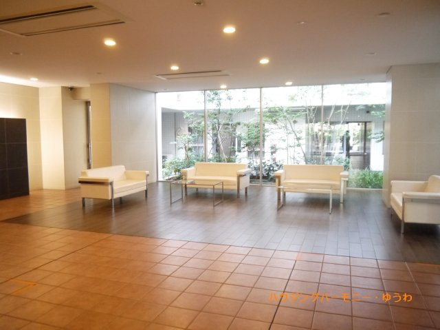 【エントランス】 | ＢＥＬＩＳＴＡ板橋浮間舟渡 | エントランス内部は、大理石張りで大変キレイです。