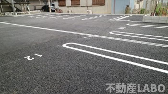 アーバンウッドの駐車場