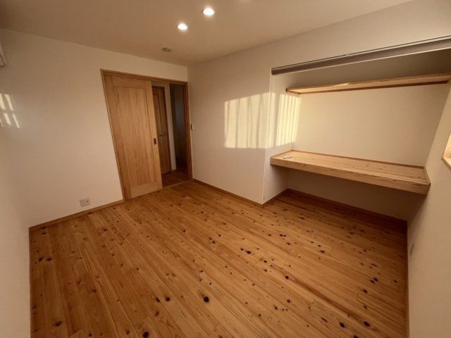 永碇町戸建の洋室