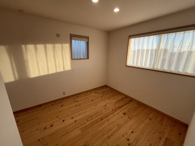 永碇町戸建の洋室