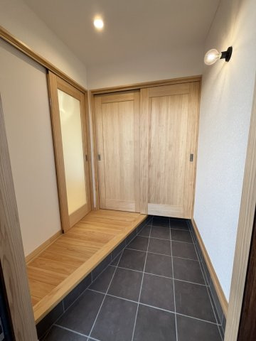 永碇町戸建の玄関