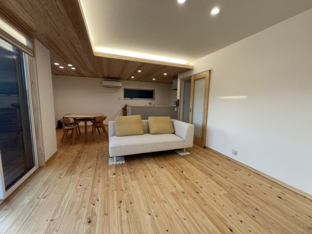 永碇町戸建の居間・リビング