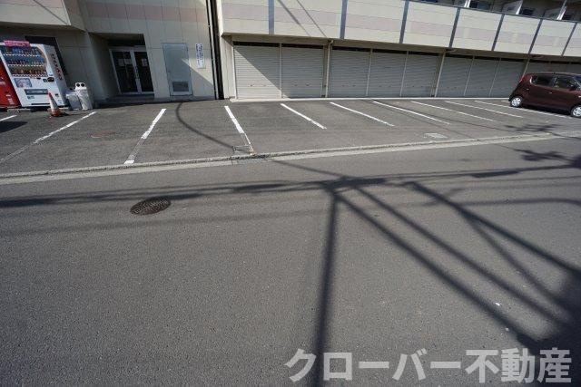 グランシャトー青山南棟の駐車場
