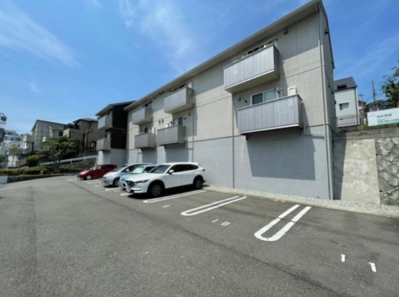 con.塩屋浜の駐車場