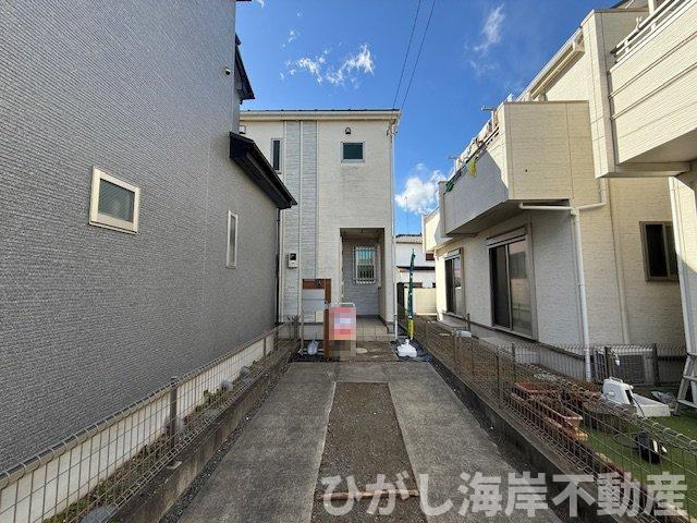 茅ヶ崎市室田1丁目　中古戸建の前面道路含む現地写真|現地外観