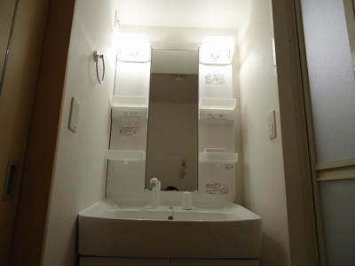 【洗面所】 | イースタン・パーク５１Ｂ | 明るい洗面所です