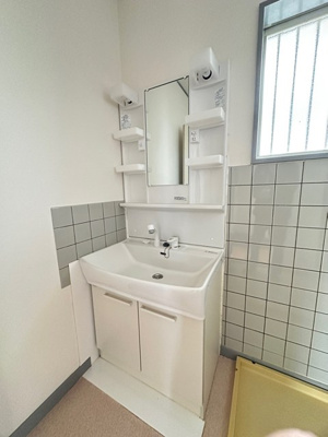 【洗面所】 | カーサビアンカ | 洗髪洗面化粧台で忙しい朝にも寝癖の付いた頭にも優しい☆お化粧するときにも大活躍です♪