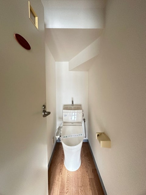 【トイレ】 | カーサビアンカ | 1階トイレは温水洗浄便座付き♪人気のバストイレ別です♪1階・2階両方にトイレがあるのがうれしいですよね♪