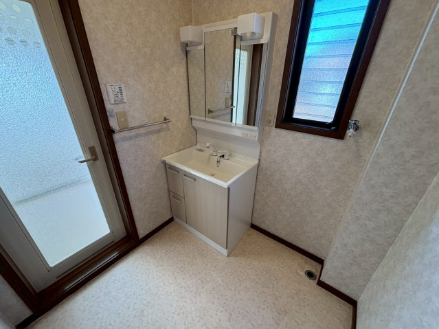 三瀦町戸建の洗面所|広い洗面スペース