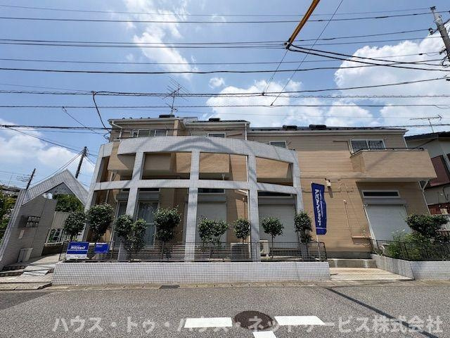 プレジオ南花島のエントランス